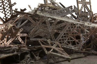 Illustration for article titled The Eiffel Tower: Who destroyed it best?